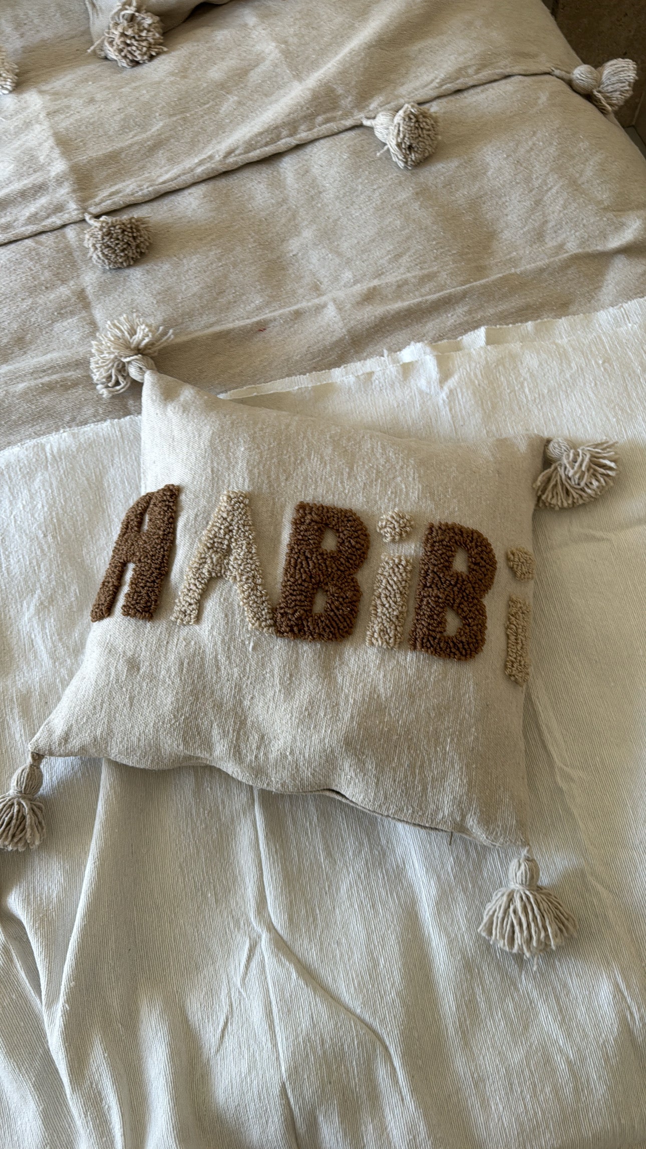 Coussin à pompons HABIBI