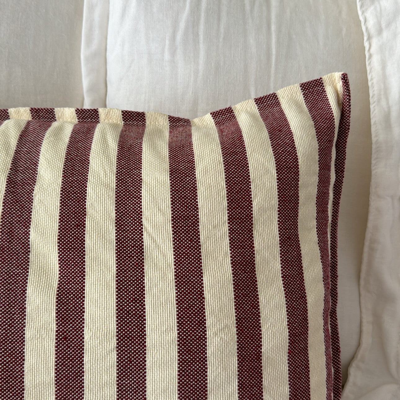 Coussin en coton à rayures - Aubergine