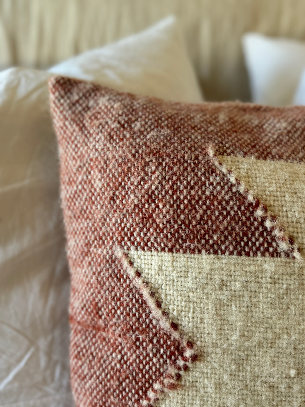 Coussin Tribale en laine - Bordeaux