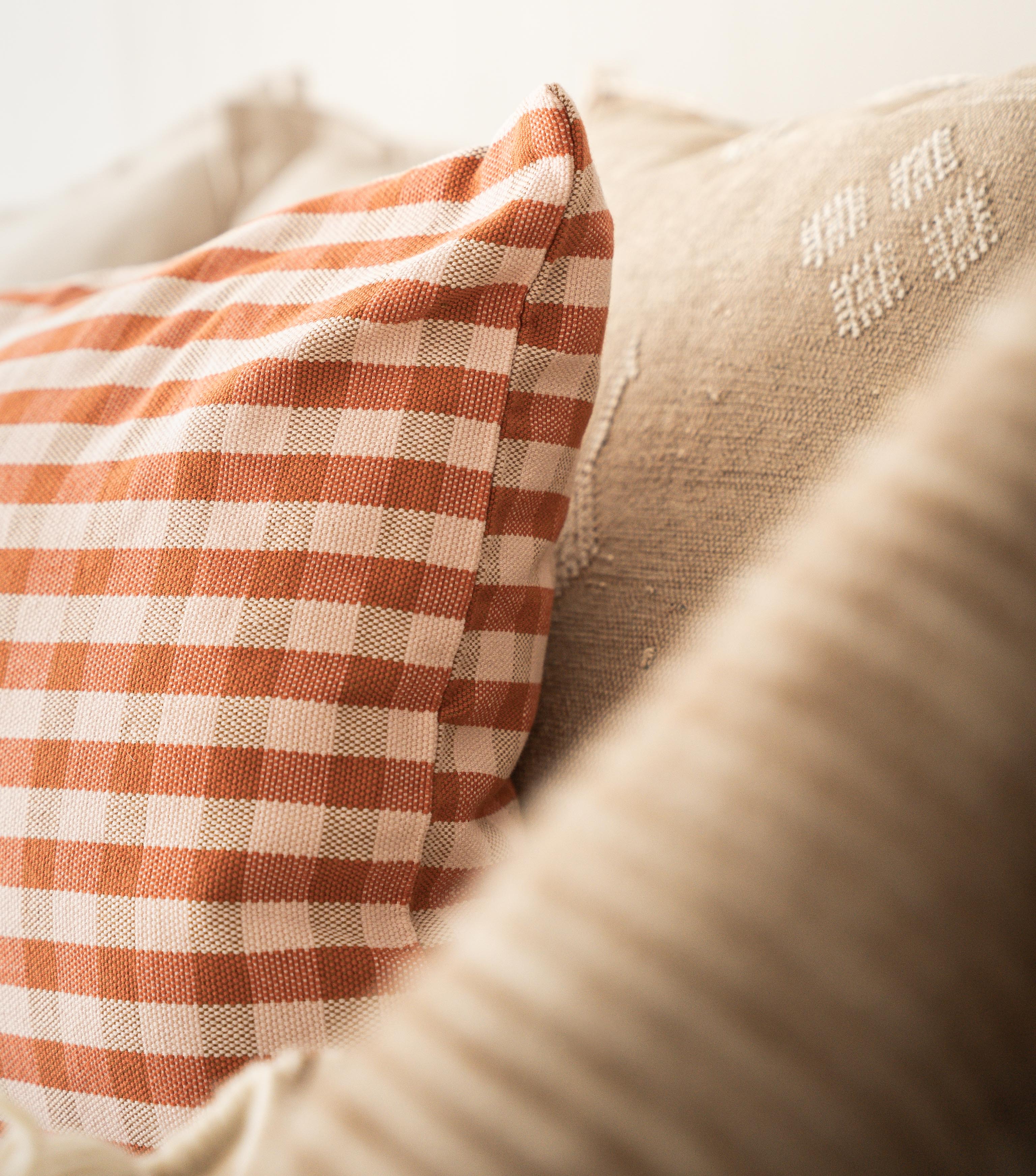 Coussin en coton à carreaux