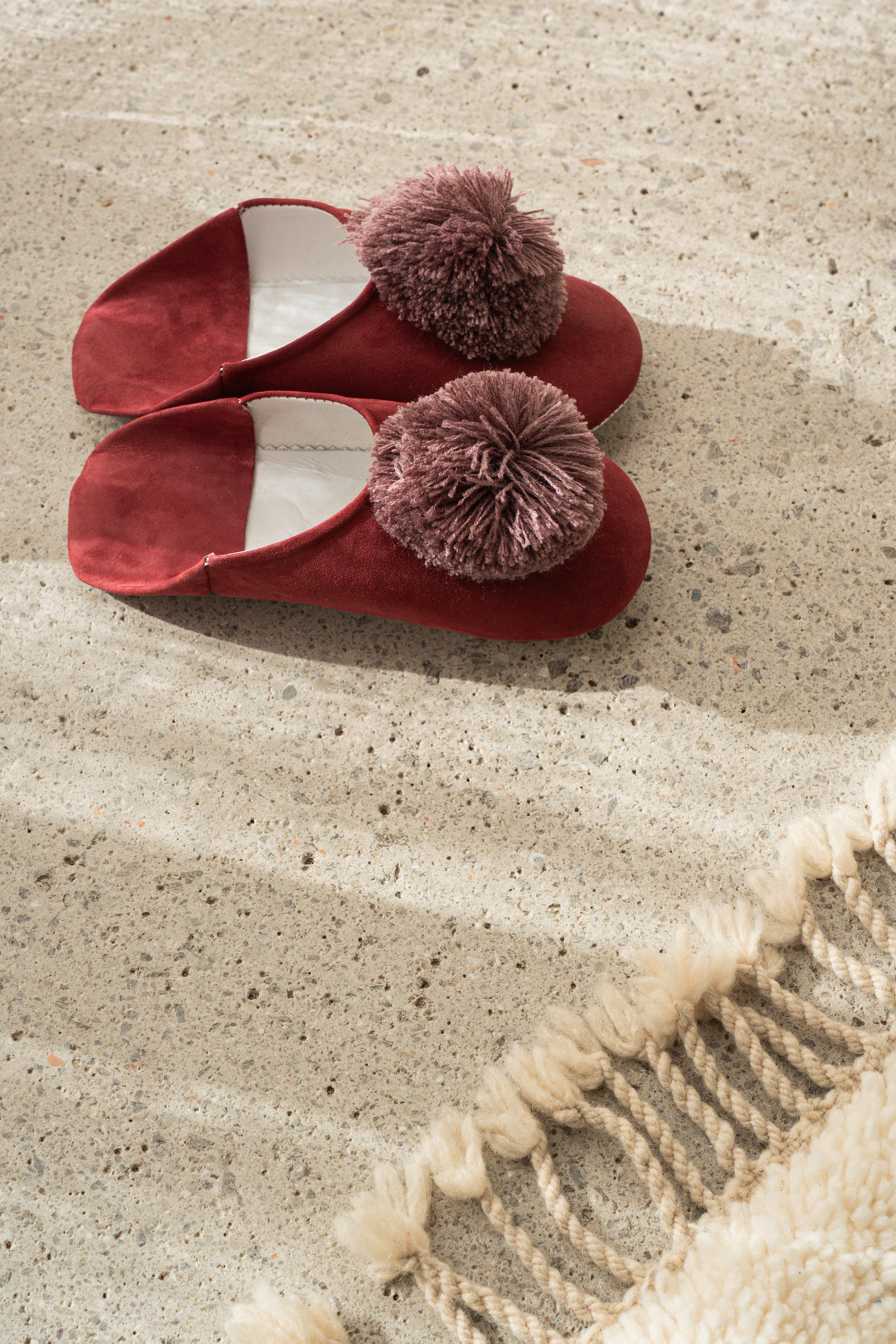 Babouches à pompom - Daim Bordeaux