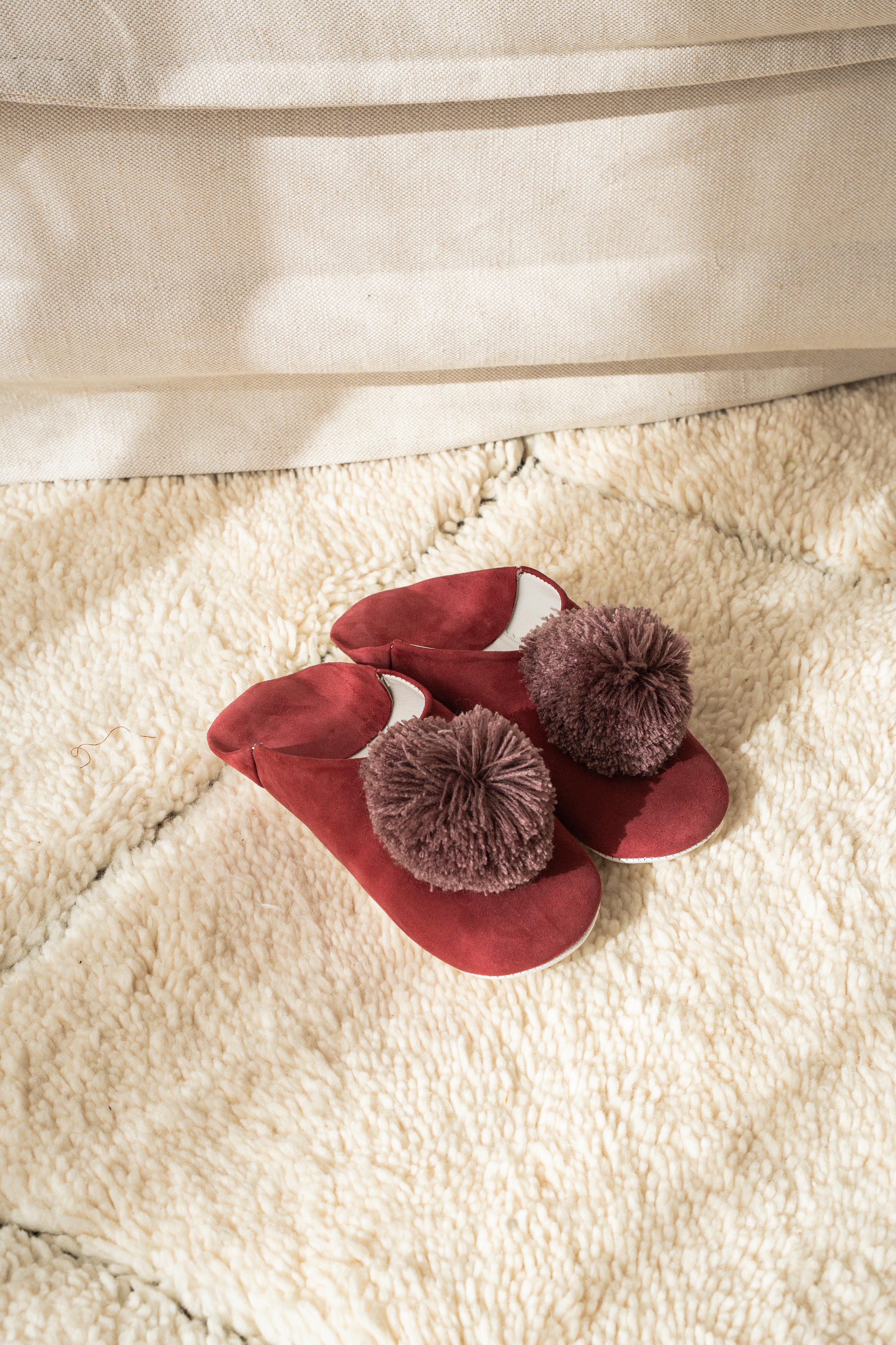 Babouches à pompom - Daim Bordeaux