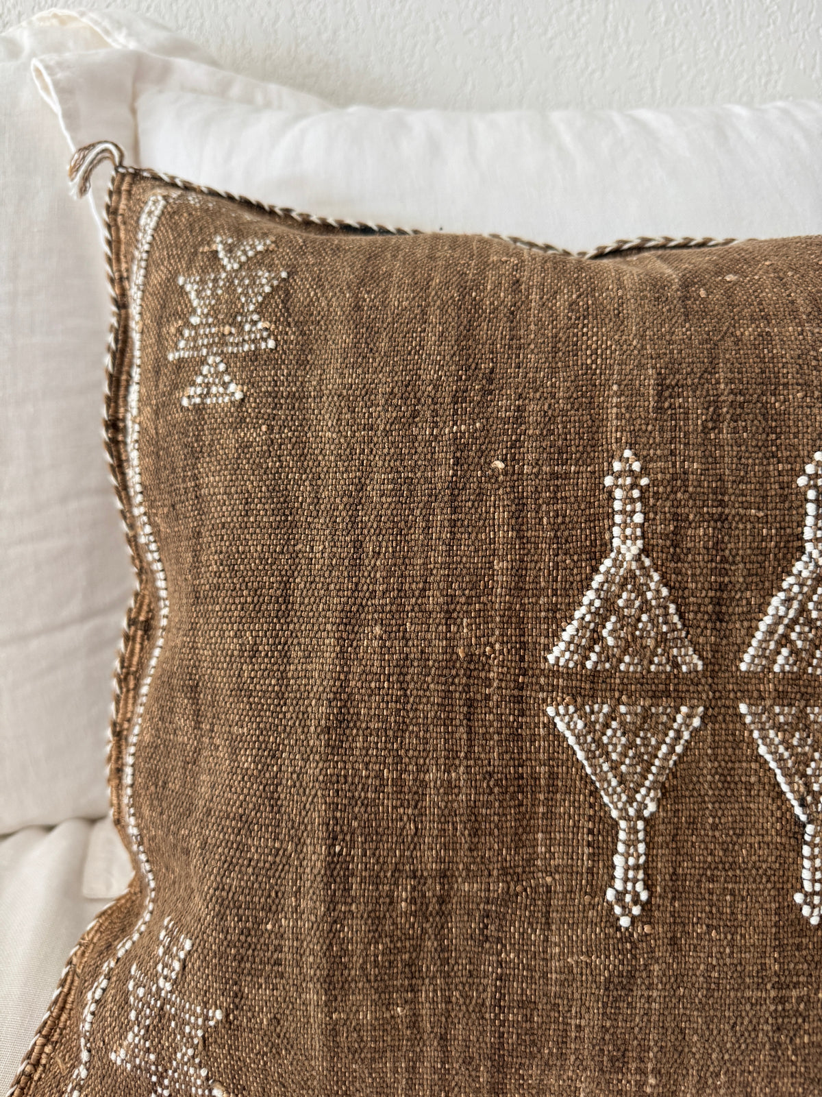 Housse de coussin Sabra en soie végétale - Marron