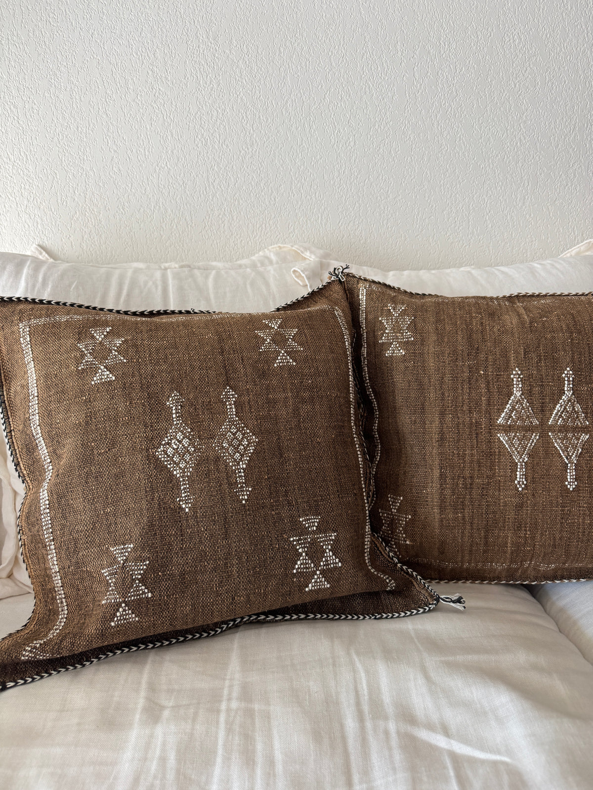 Housse de coussin Sabra en soie végétale - Marron